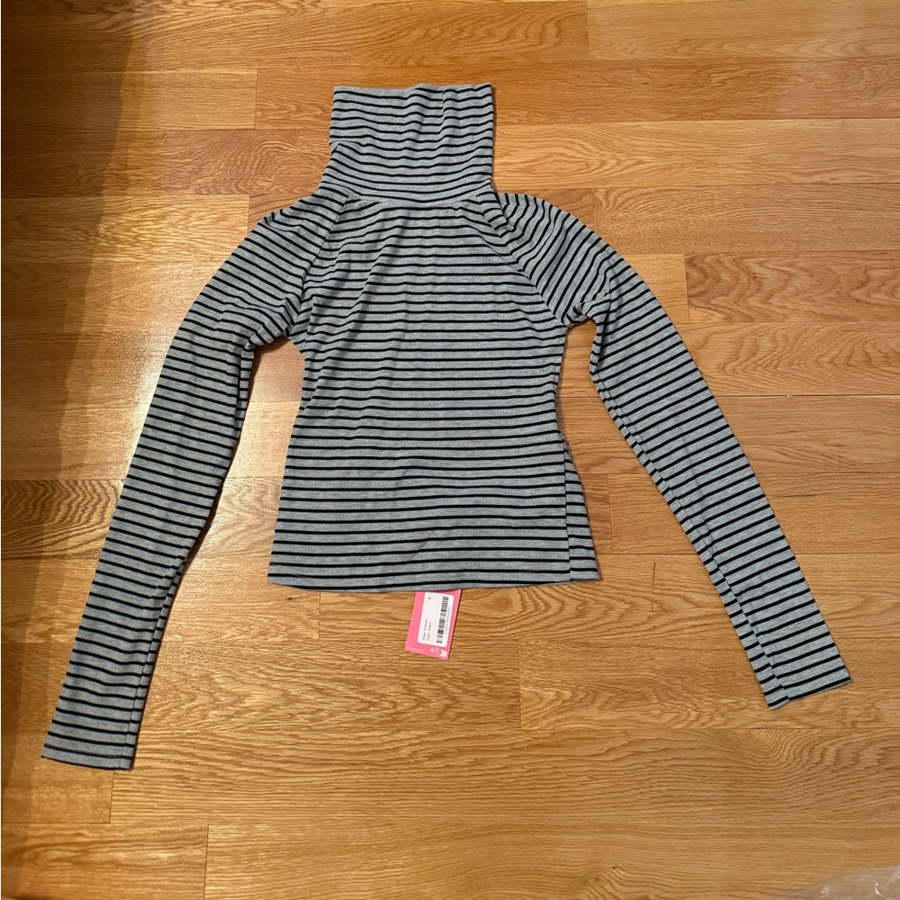 Edikted Leana Striped Turtle Neck Top Size S